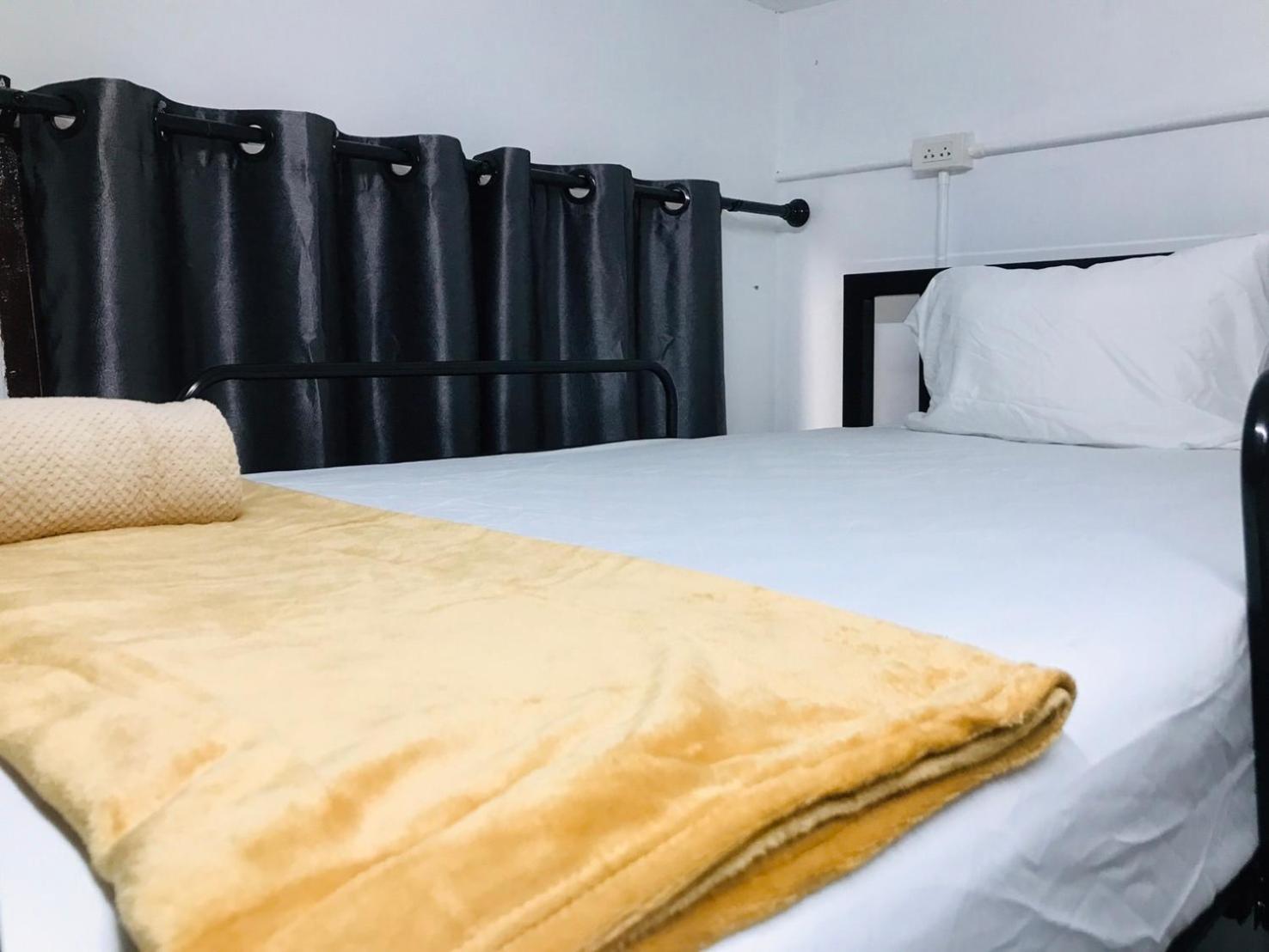 Silom Guesthouse 방콕 외부 사진