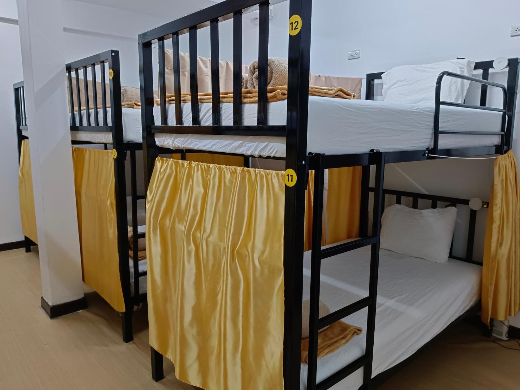 Silom Guesthouse 방콕 외부 사진